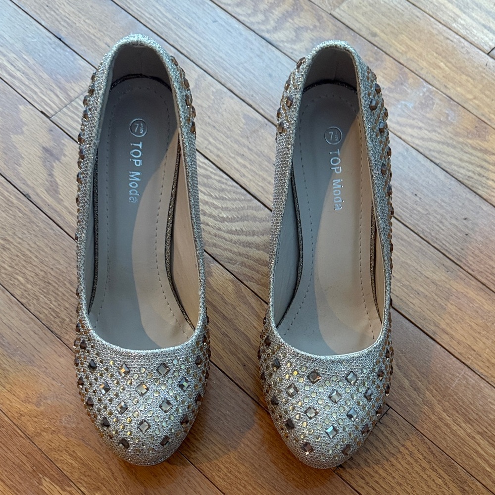TOP Moda Glittering Silver Heels